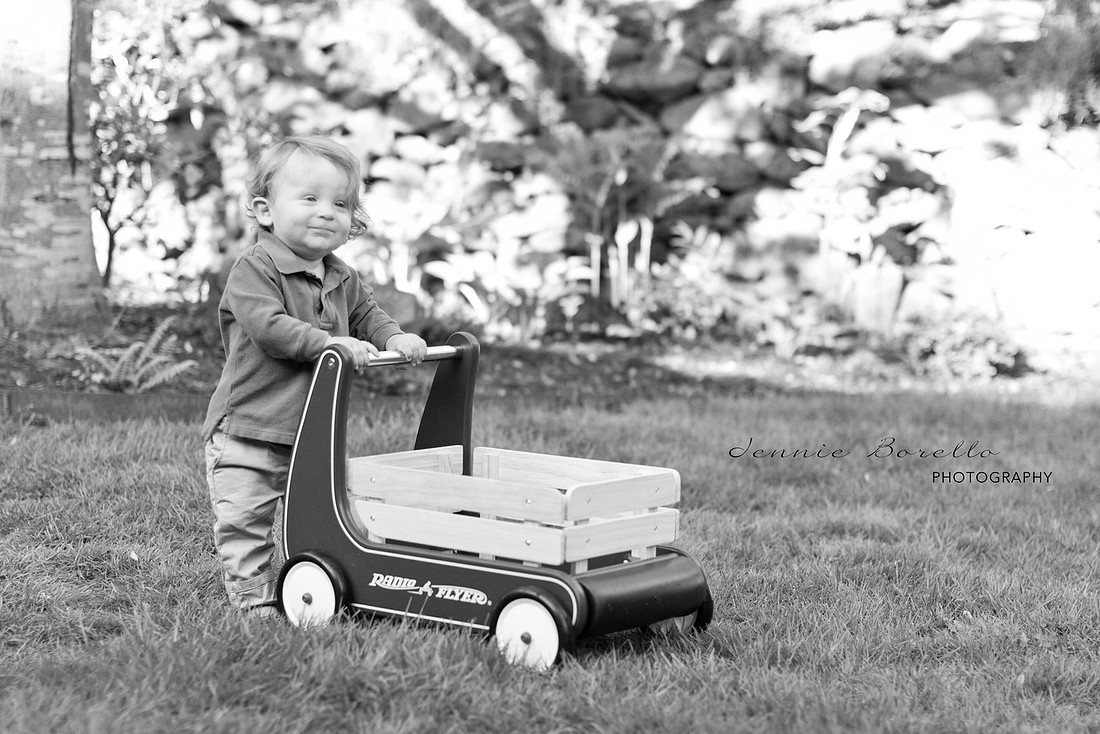Portland Children and Family Photographer in Sellwood, Portland, Oregon. 1-year photography session.
