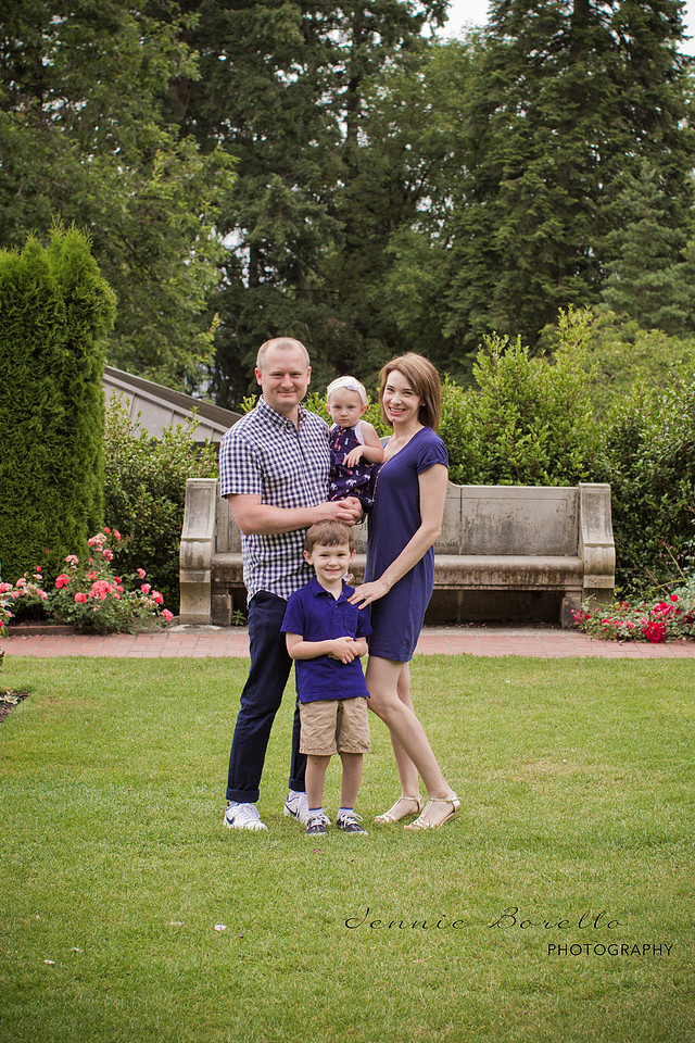 Portland, Oregon Family Photographer at the Rose Gardens.