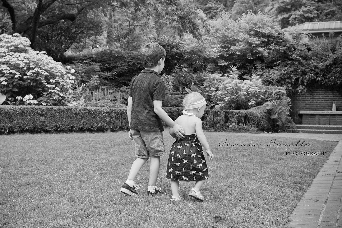 Portland, Oregon Family Photographer at the Rose Gardens.