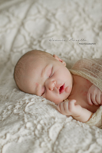 Portland Newborn and Family Photographer in Albany, Oregon.